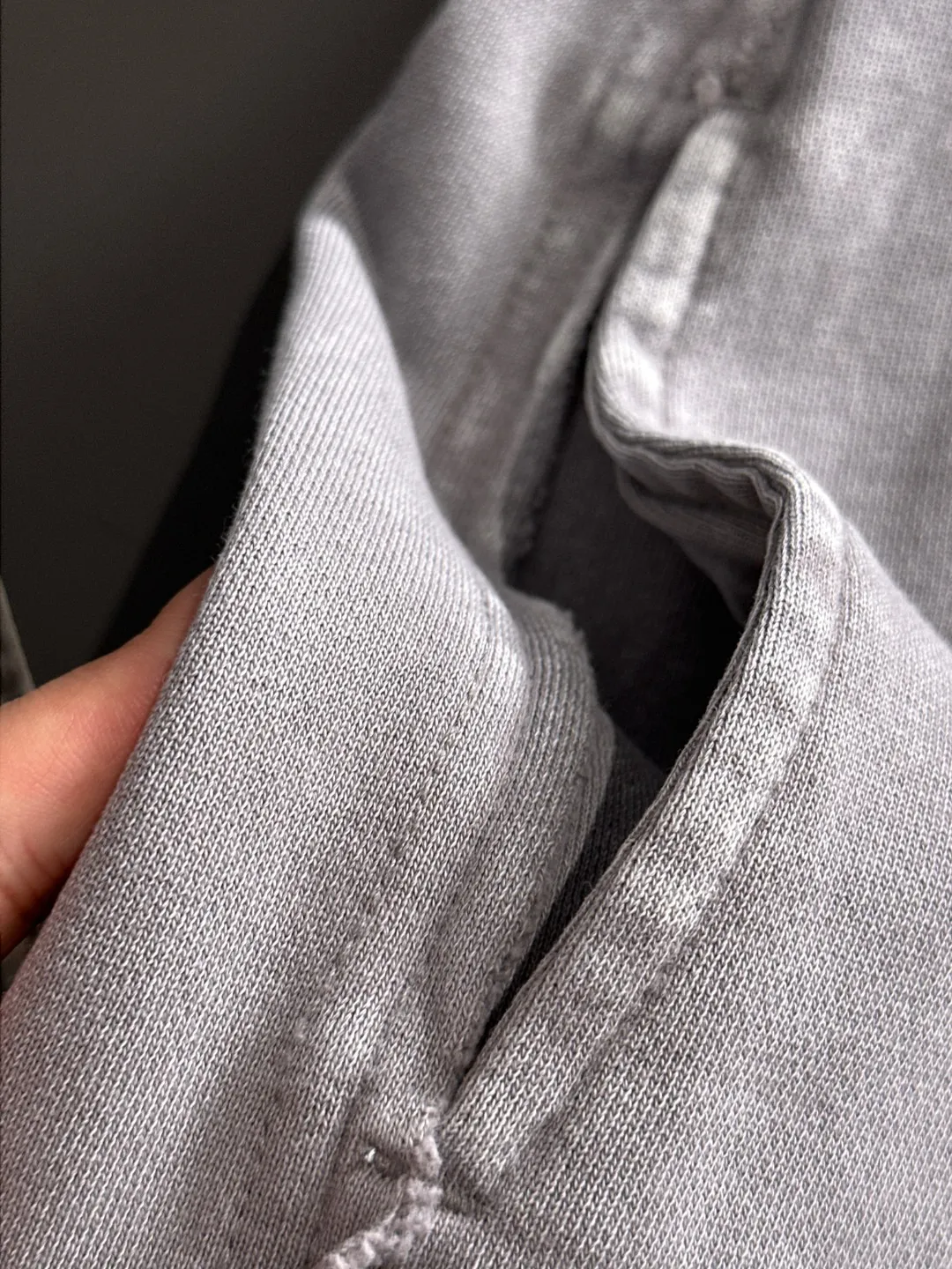 Next day shipment P360 Stone lsland/Stone Island Mouth Joint Exclusive launch of 25ss autumn and winter new high-quality trousers Compare real-life details at will The craftsmanship that ordinary small workshops cannot copy Top-level ZP development Unique imported fabric feel Purely imported German machine production Precision operation Ten thousand needle density A pair of trousers with rich details You can see the development strength A full set of new accessories can be customized simultaneously Simple yet elegant Soft, delicate and comfortable The upper body is versatile and fashionable A perfect choice for autumn and winter. A must-have item. Loose fit. Please refer to the size chart when placing an order: S to XL (or state your height and weight when placing an order)